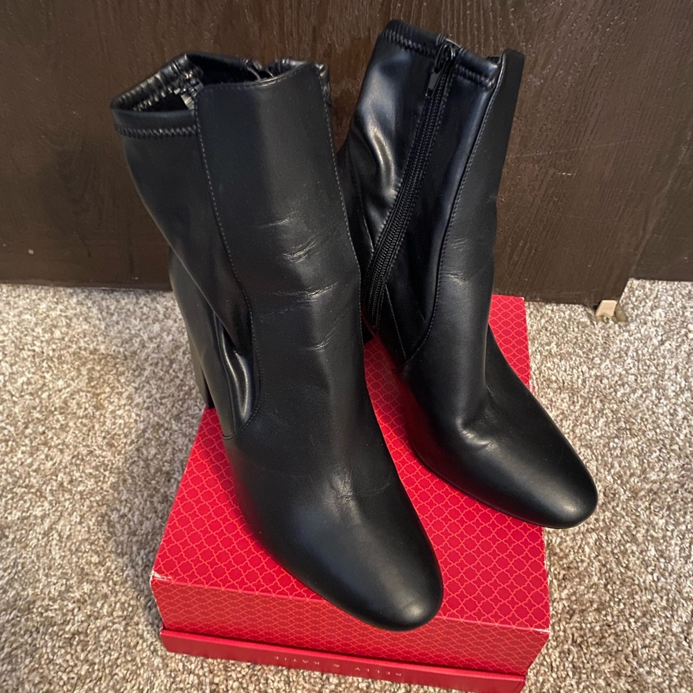 Aldo leather above the ankle boots.